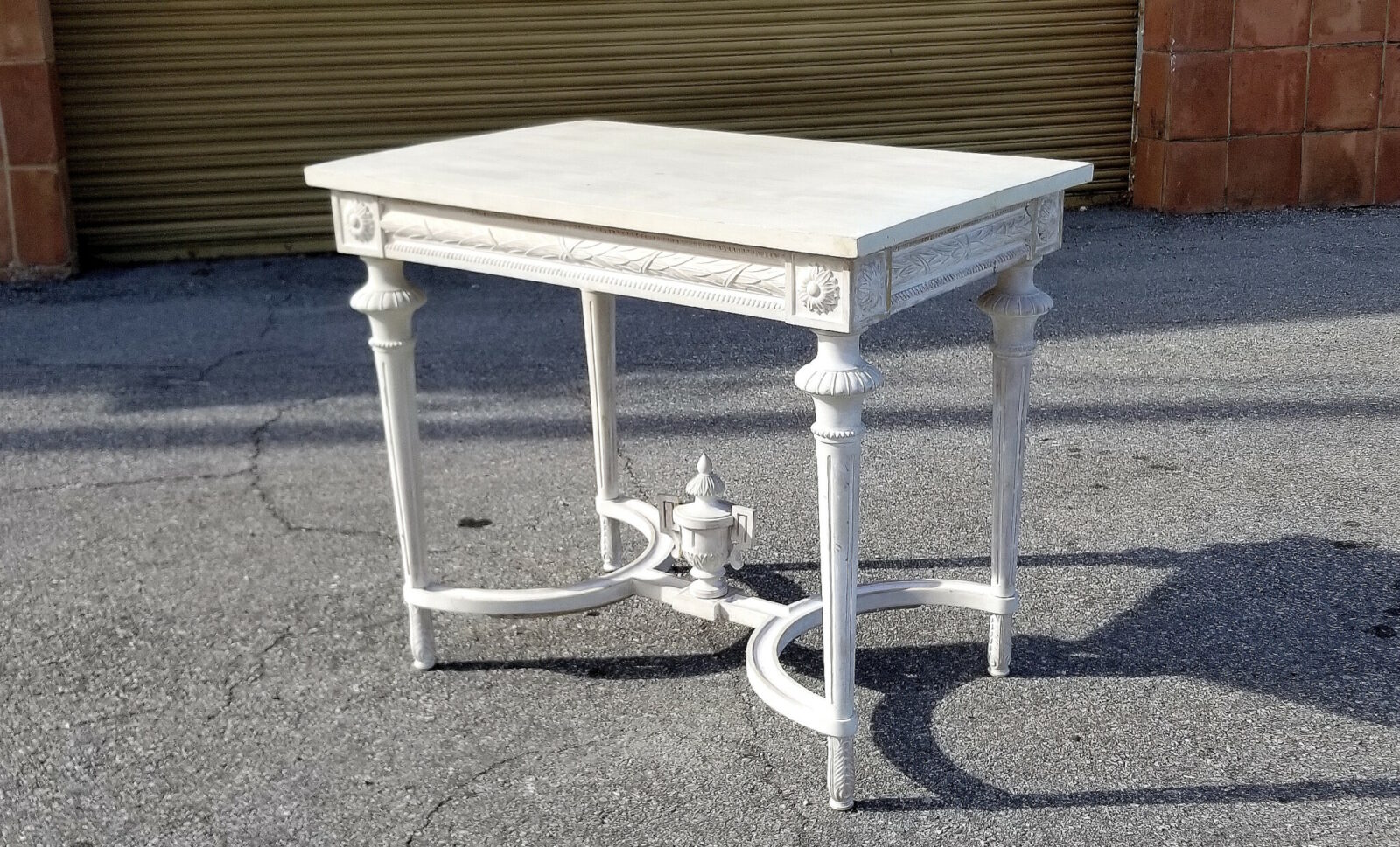 Table Gustavian style