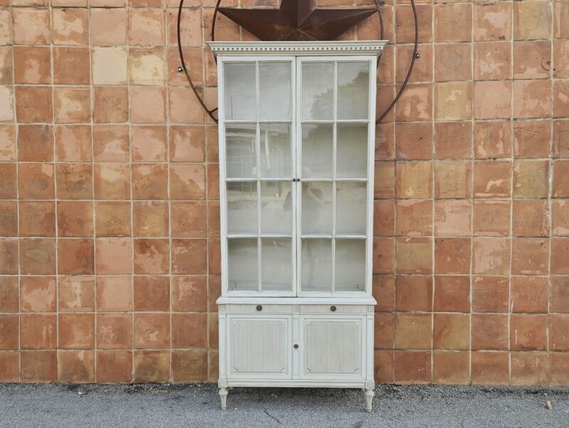 cabinet hutch glass display Swedish